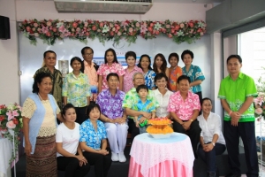 รดน้ำดำหัวสืบสานประเพณีไทย